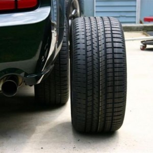2008 Mustang Bullitt Tires (Stock vs New Rear) 090609 001 (2)