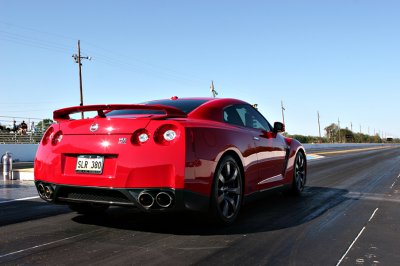 2009-Nissan-GT-R-rear-view.jpg