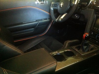 Mustang Innen orangeklein.jpg