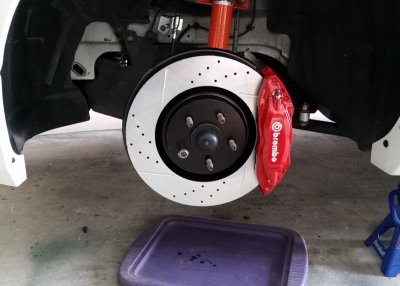 brembos installed.jpg