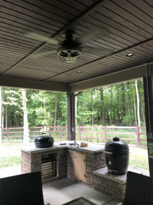 outdoor kitchen 2.JPG