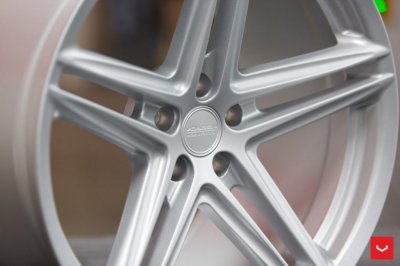 Vossen-VFS-5-Wheel-C34-Satin-Silver-Hybrid-Forged-Series-©-Vossen-Wheels-2018-1004-1047x698.jpg