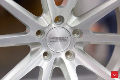 Vossen-VFS-1-Wheel-Silver-Brushed-VF-Series-©-Vossen-Wheels-2018-1020-1047x698.jpg