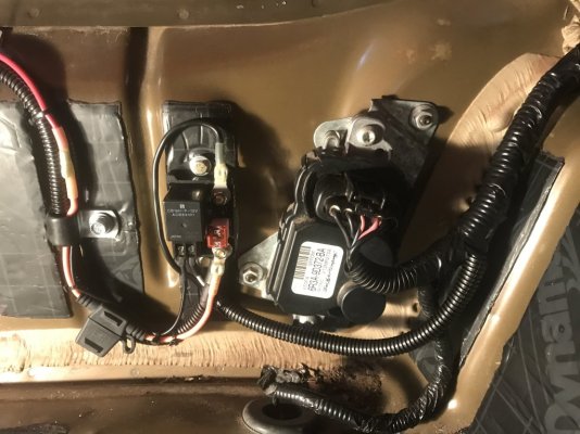 GlassTop09 Final version Fuel Pump Wire Upgrade using Leash Electronics Hi Output Relay.JPG