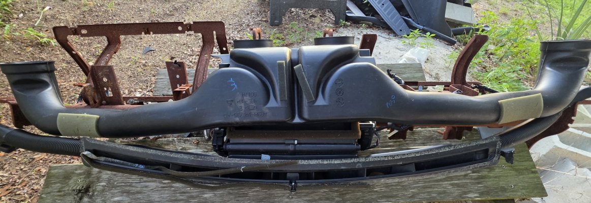 dash duct from top.jpg dash duct from top.jpg