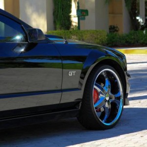 MUSTANG GT 22" STAGGERED WHEELS.