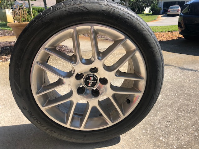2012 mustang full set rims size 18