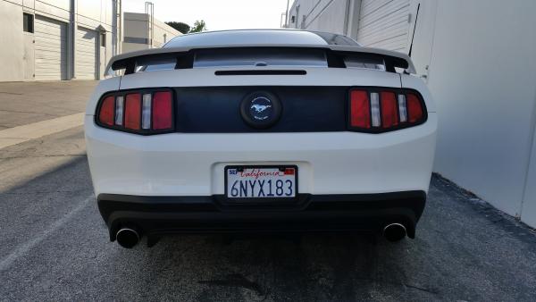 Black bezel around the tail lights and black lid around the emblem