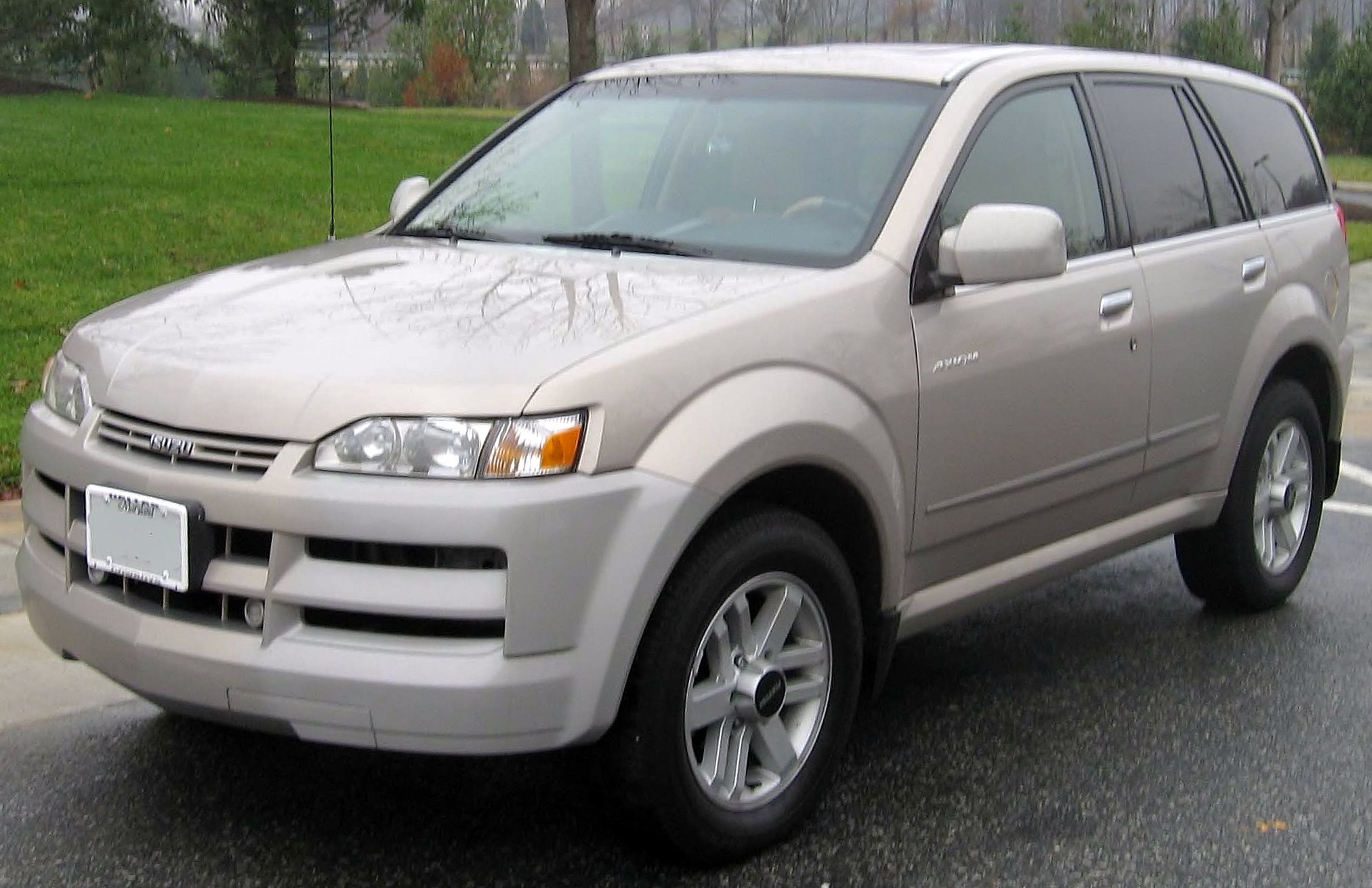 Isuzu--Axiom.jpg