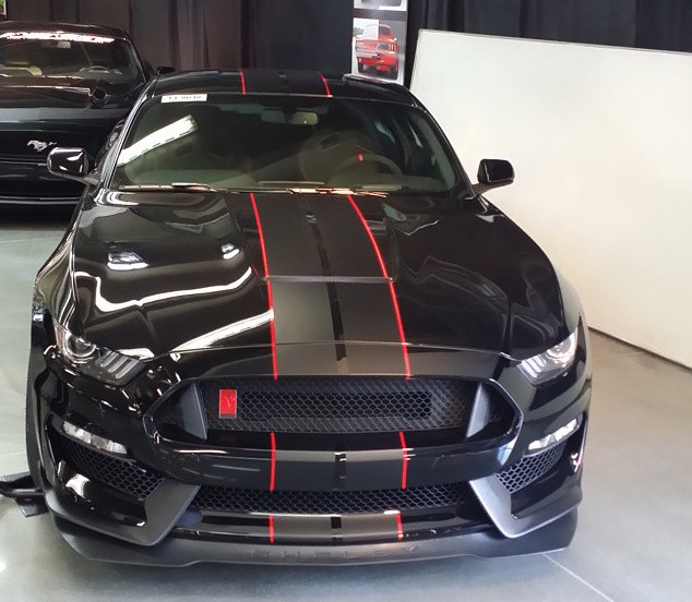 black-shelby-gt350r-mustang.jpeg